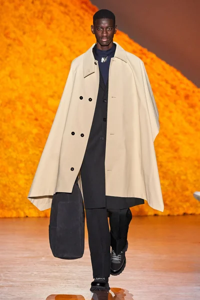 Look 32